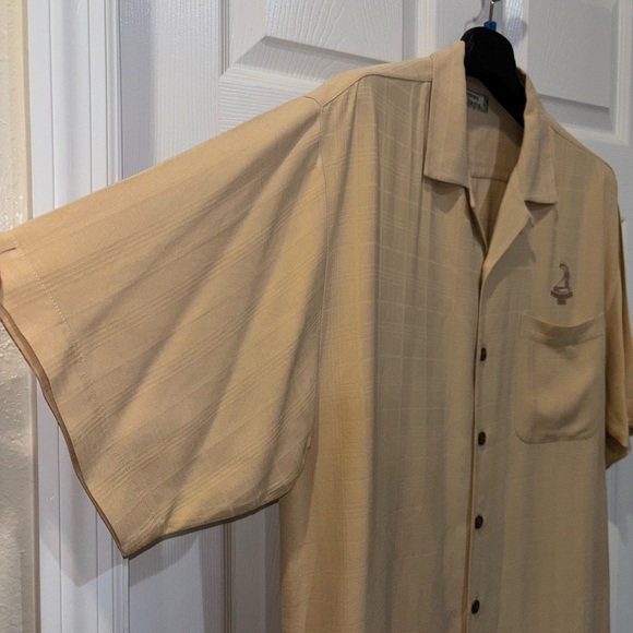 Tommy Bahama Short Sleeve 100% Silk shirt​ - Picture 2 of 9